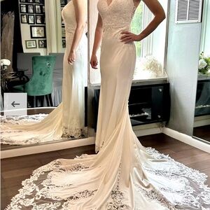 Allure Bridals ivory Lace Wedding Dress